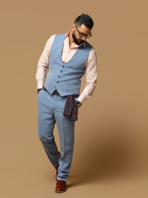 Vestă bărbătească din stofă albastru deschis cu dungi discrete